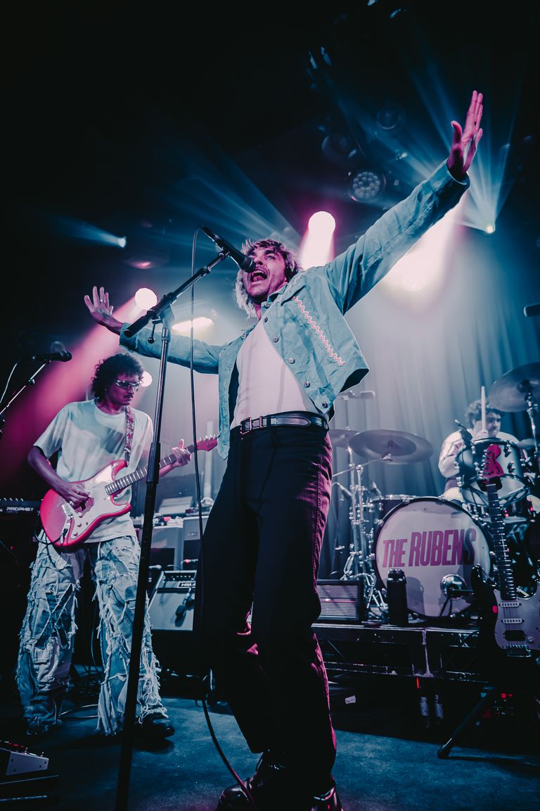 Selve performing live at The Gov in Adelaide 